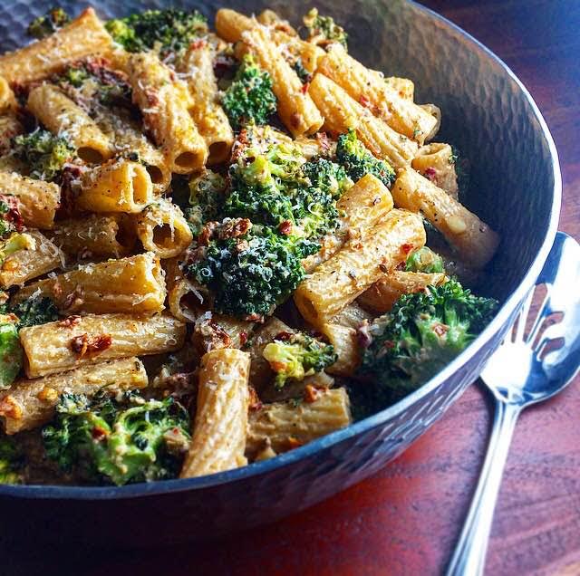 Spicy Sun-Dried Tomato, Broccoli and Goat Cheese Rigatoni