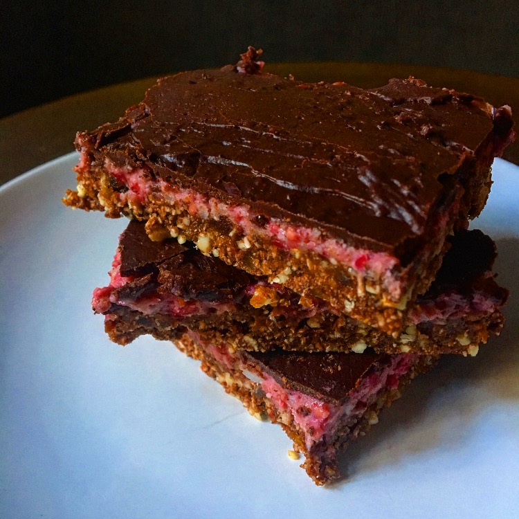 Healthy Chocolate Raspberry Bars (GF/Vegan/Raw) | Roxana's Kitchen