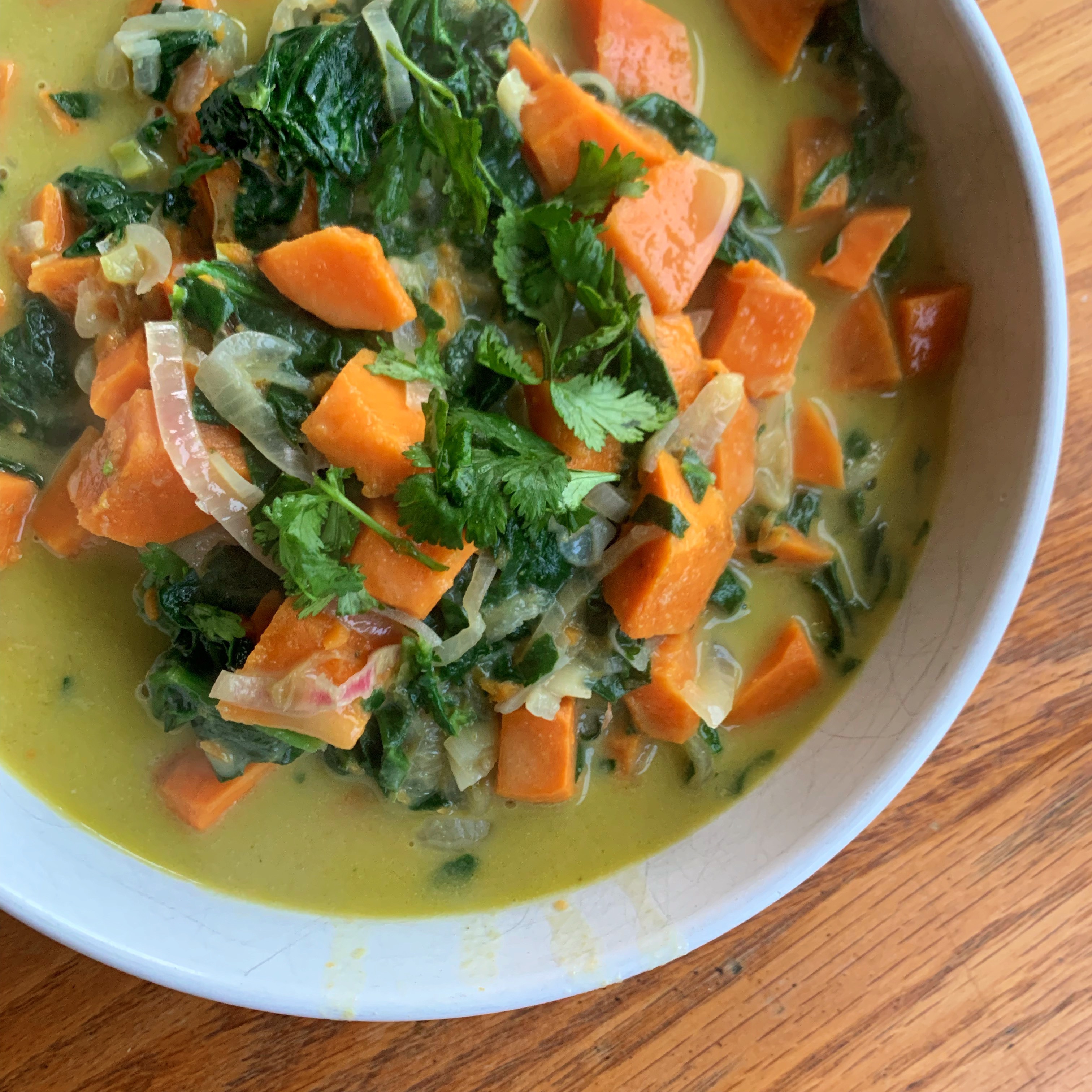 Easy Creamy Thai Curry with Sweet Potatoes and Spinach | Roxana's Kitchen